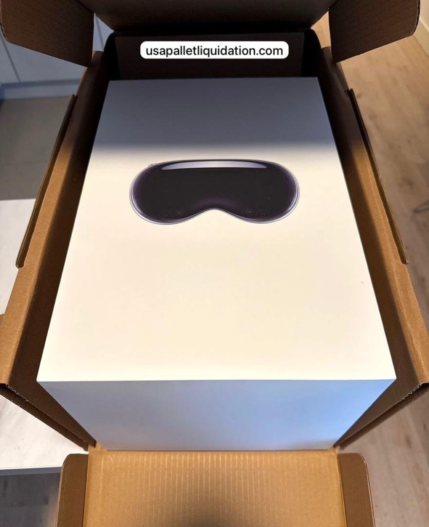apple-vision-pro-6 Apple Vision Pro 1TB (IN HAND) – Solo Knit Band, Dual Loop Band & Light Seal | Wholesale Liquidation - Image 1